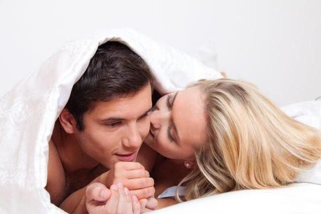 мъж и жена в леглото